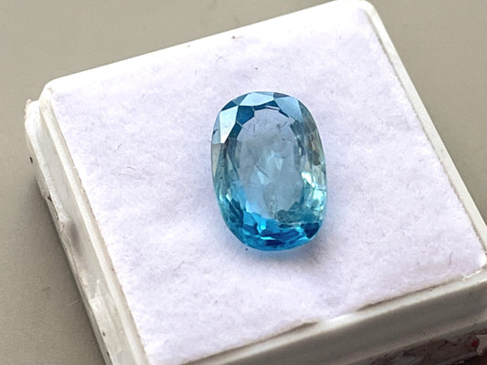 Natural Blue Zircon Gemstone, 5.10 Carat Oval Cut, 8.5x12.5x4mm