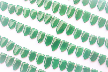 Green Onyx Fancy Pentagon Shape Beads, 7x11mm to 8x15mm, 17 Pieces, 6 inch String, Gemstone Beads for Jewelry making,