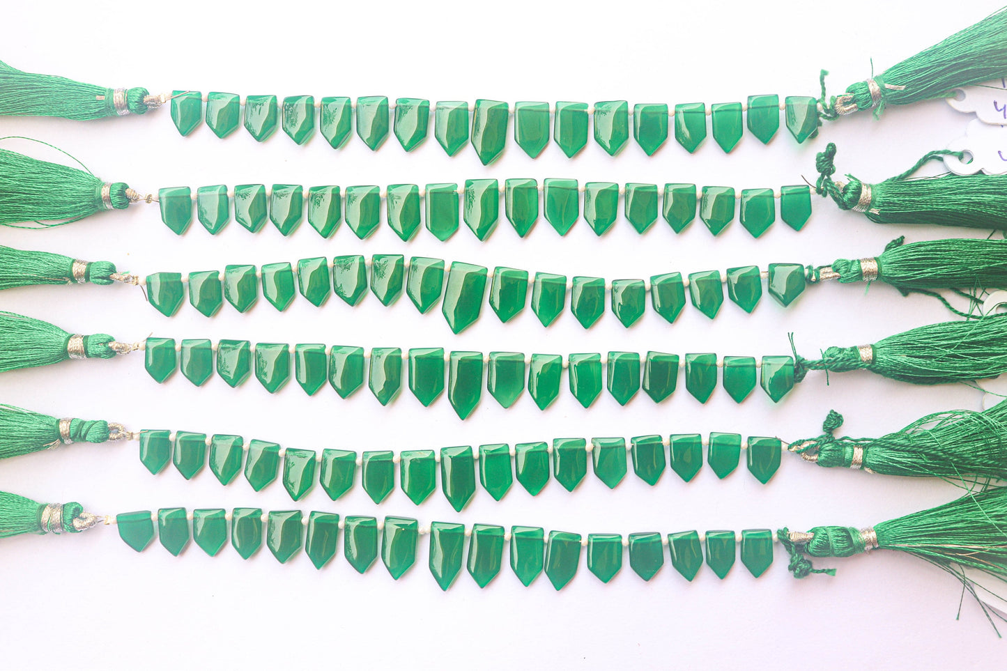 Green Onyx Fancy Pentagon Shape Beads, 7x11mm to 8x15mm, 17 Pieces, 6 inch String, Gemstone Beads for Jewelry making,